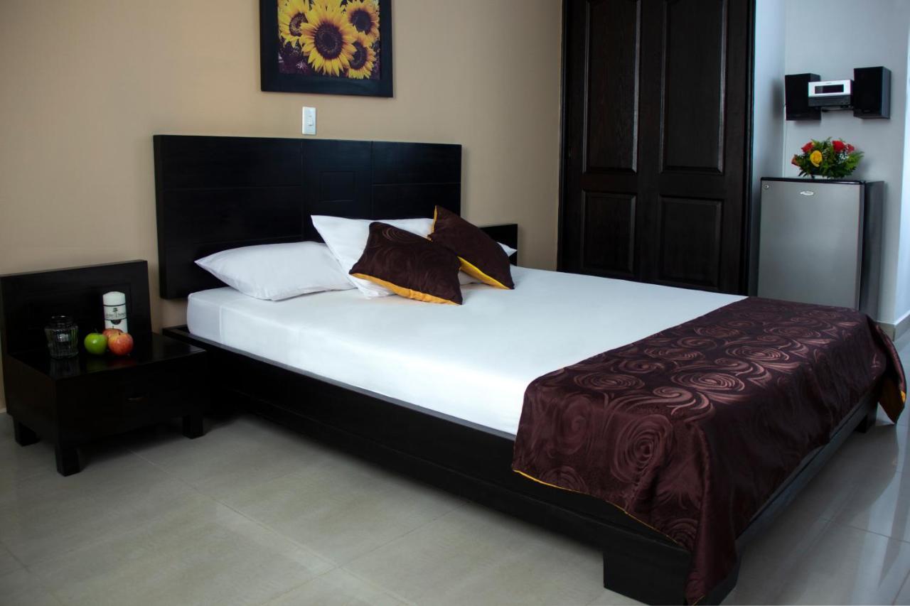 Hotel Plazuela San Ignacio Μεντεγίν Εξωτερικό φωτογραφία