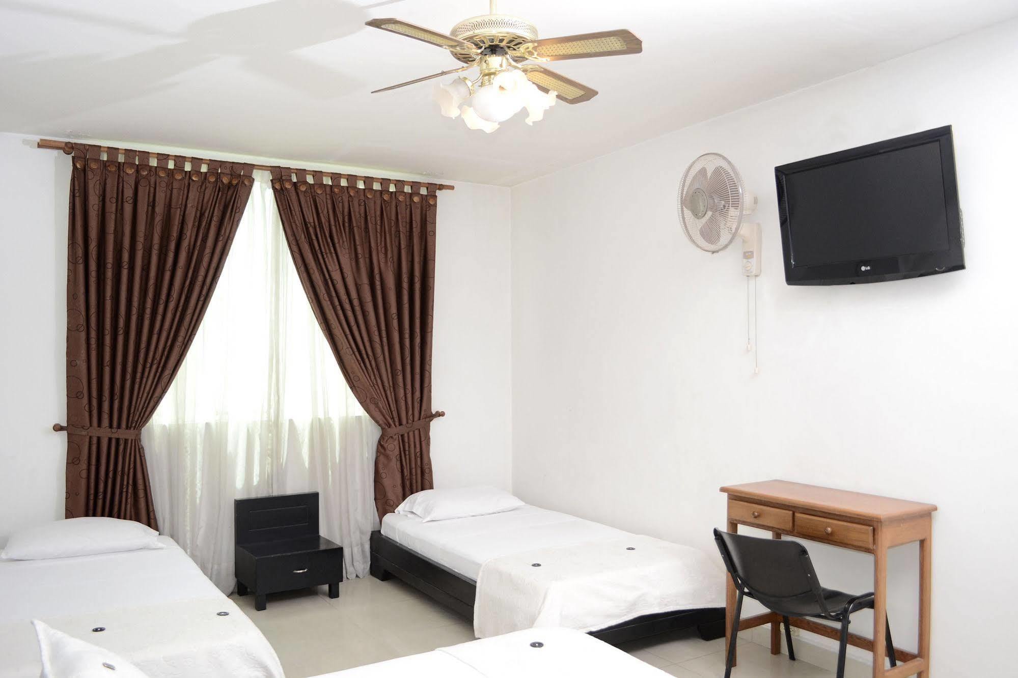 Hotel Plazuela San Ignacio Μεντεγίν Εξωτερικό φωτογραφία